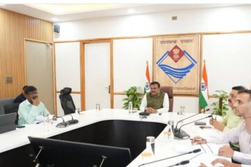 निवेश संबंधी प्रकरणों के समयबद्ध निस्तारण पर मुख्य सचिव का जोर