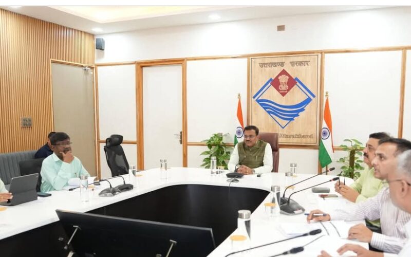 निवेश संबंधी प्रकरणों के समयबद्ध निस्तारण पर मुख्य सचिव का जोर