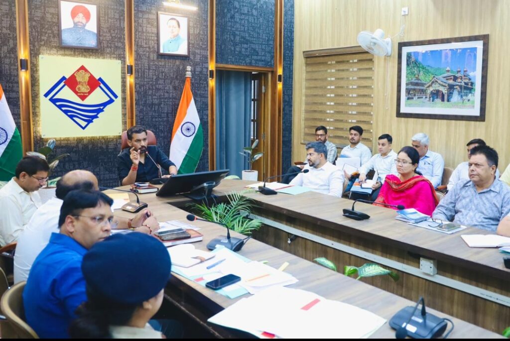 सीएम हेल्पलाइन शिकायतों पर डीएम सख्त, 36 दिन से लंबित मामलों के निस्तारण को चलाया जाएगा विशेष अभियान