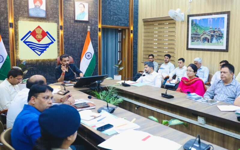 सीएम हेल्पलाइन शिकायतों पर डीएम सख्त, 36 दिन से लंबित मामलों के निस्तारण को चलाया जाएगा विशेष अभियान