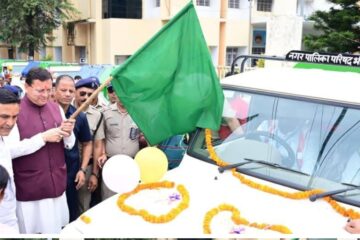 विश्व पर्यावरण दिवस पर मुख्यमंत्री धामी ने भीमताल को दी स्वच्छता की सौगात, पांच नए कूड़ा वाहनों को दिखाई हरी झंडी