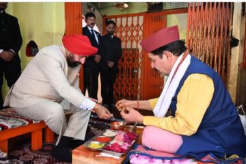 मां हाट कालिका मंदिर में राज्यपाल ने की पूजा-अर्चना, प्रदेश की सुख-समृद्धि की कामना