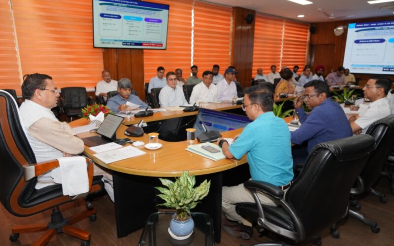 विकास परियोजनाओं में देरी पर होगी सख्त कार्रवाई : मुख्यमंत्री धामी