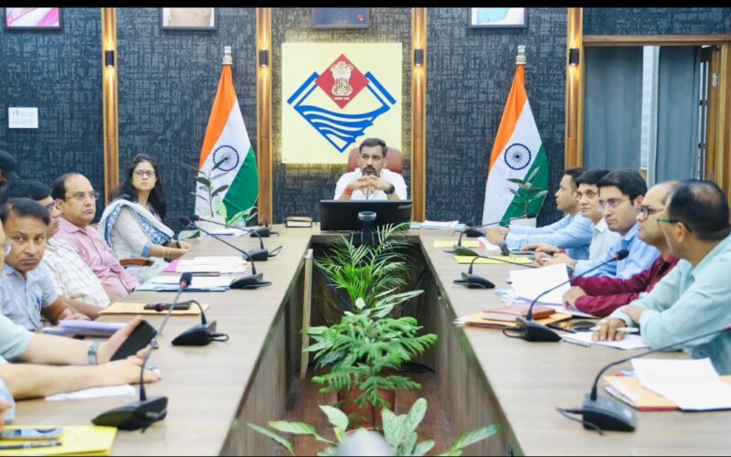 मुख्यमंत्री घोषणाओं के क्रियान्वयन में लापरवाही बर्दाश्त नहीं होगी : जिलाधिकारी