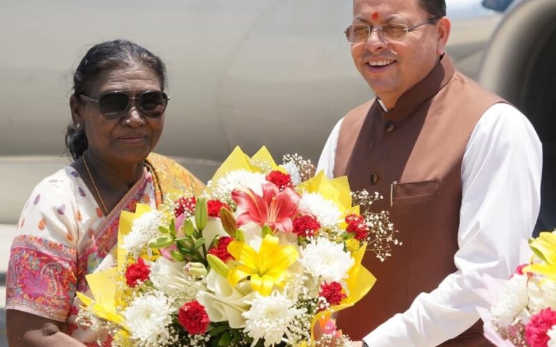 राष्ट्रपति श्रीमती द्रौपदी मुर्मु का देवभूमि उत्तराखण्ड आगमन, जॉलीग्रांट एयरपोर्ट पर हुआ भव्य स्वागत
