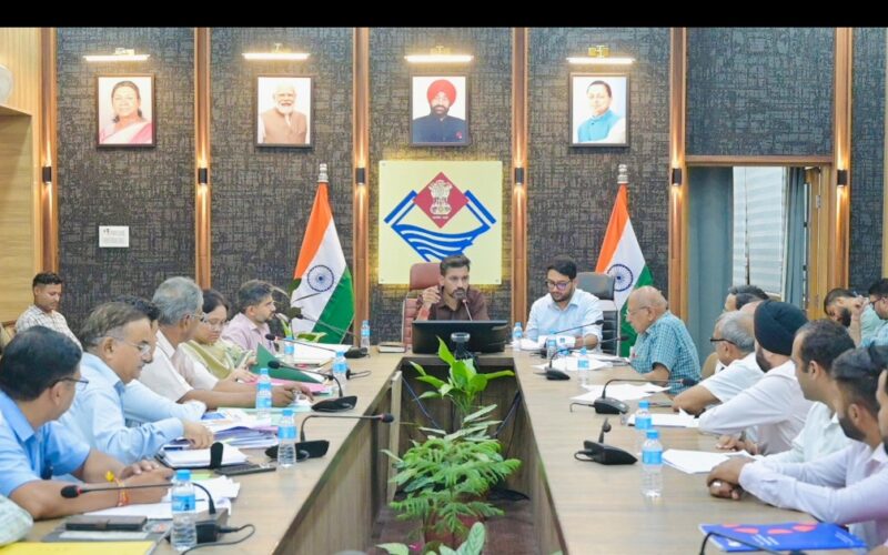 उद्योगों की समस्याओं के त्वरित समाधान के लिए बनेगा व्हाट्सएप ग्रुप,लंबित मामलों को “मिसिंग लिंक” के रूप में भेजा जाएगा शासन को : जिलाधिकारी