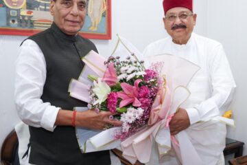 रक्षा मंत्री राजनाथ सिंह से मिले सतपाल महाराज, उत्तराखंड में अधिक सैन्य भर्ती रैलियों की उठाई मांग