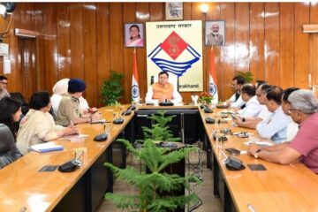 चारधाम एवं हेमकुंट साहिब यात्रा में श्रद्धालुओं की सुविधाओं को सर्वोच्च प्राथमिकता दें : मुख्यमंत्री धामी