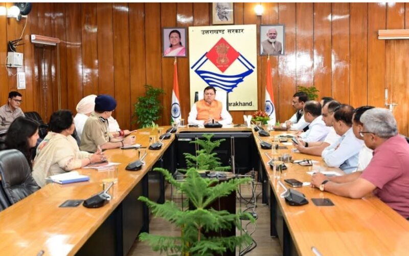 चारधाम एवं हेमकुंट साहिब यात्रा में श्रद्धालुओं की सुविधाओं को सर्वोच्च प्राथमिकता दें : मुख्यमंत्री धामी
