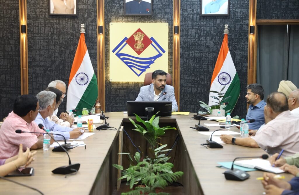 जनपद के 98.48 प्रतिशत मतदाताओं को गणना प्रपत्र वितरित, 79.76 प्रतिशत प्रपत्रों का डिजिटाइजेशन पूर्ण
