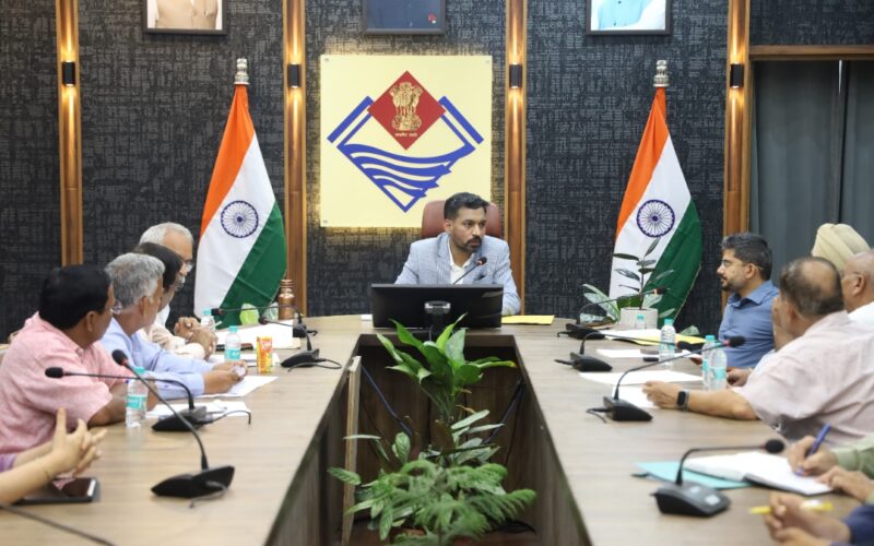 जनपद के 98.48 प्रतिशत मतदाताओं को गणना प्रपत्र वितरित, 79.76 प्रतिशत प्रपत्रों का डिजिटाइजेशन पूर्ण