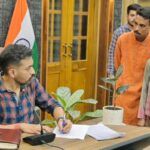 समाधान दिवस में डीएम का एक्शन मोड, लापरवाह अधिकारियों पर सख्ती…