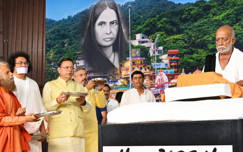 मोरारी बापू की रामकथा में बोले सीएम धामी, उत्तराखंड को बनाएंगे विश्व की आध्यात्मिक राजधानी