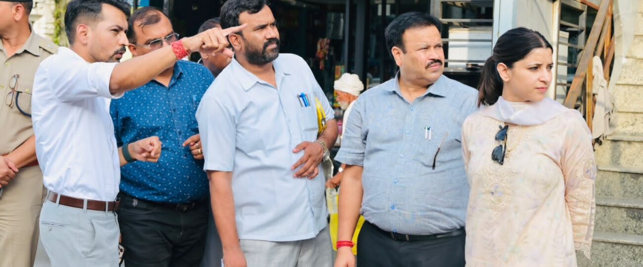 तहसील चौक सड़क चौड़ीकरण में तेजी, डीएम ने किया निरीक्षण…
