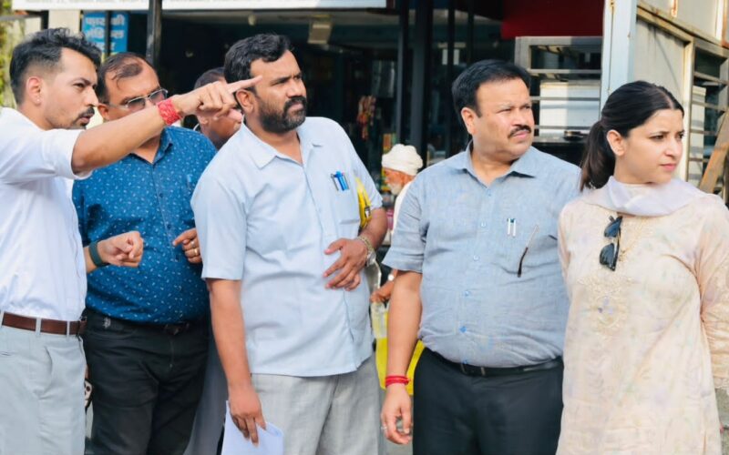 तहसील चौक सड़क चौड़ीकरण में तेजी, डीएम ने किया निरीक्षण…