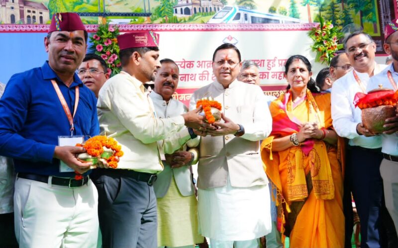 सीएम धामी ने हर्रावाला से वेरावल के लिए विशेष ट्रेन को दिखाई हरी झंडी, 700 श्रद्धालु रवाना…