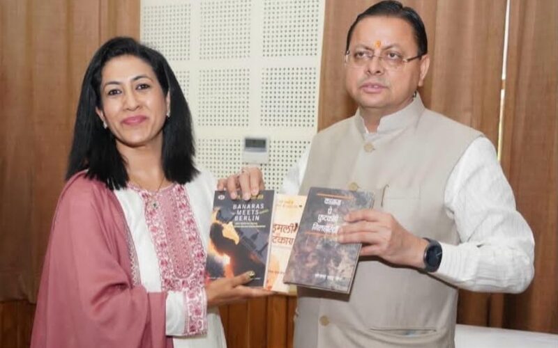 सीएम धामी से मिलीं साहित्यकार डॉ. योजना साह जैन, तीन साहित्यिक कृतियां भेंट कीं…