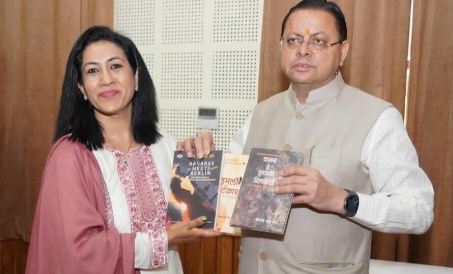 सीएम धामी से मिलीं साहित्यकार डॉ. योजना साह जैन, तीन साहित्यिक कृतियां भेंट कीं…