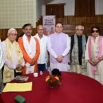 मुख्यमंत्री धामी ने साहित्यकारों से किया संवाद, दो साहित्य ग्राम स्थापित करने की योजना पर जोर…