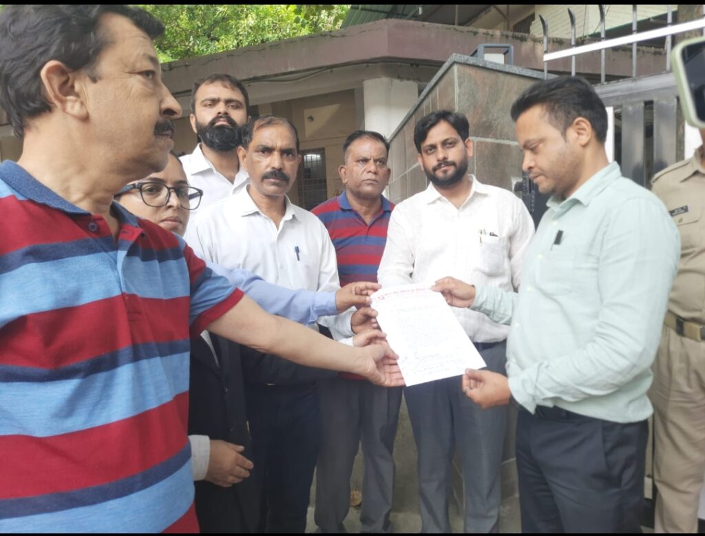 रफेल होम प्रबंधन द्वारा कर्मचारी उत्पीड़न के खिलाफ सीटू ने जिलाधिकारी को सौंपा ज्ञापन, तत्काल हस्तक्षेप की मांग