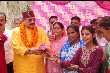 सेवा पखवाड़े के तहत महाराज का विधानसभा क्षेत्र में तूफानी दौरा, एकेश्वर विकासखंड को मिली लाखों की सौगात