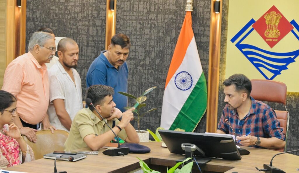 समाधान दिवस में 169 शिकायतों पर सुनवाई, अधिकांश मामलों का मौके पर निस्तारण