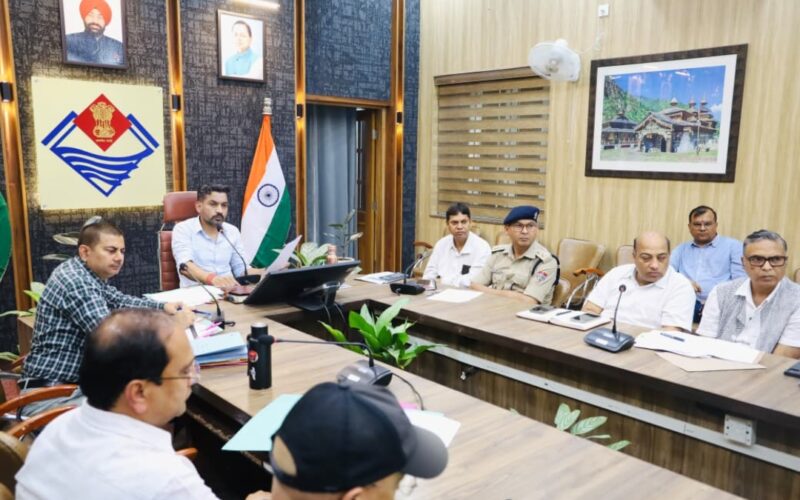 मानसून तैयारियों को लेकर जिलाधिकारी ने अधिकारियों को दिए सख्त निर्देश