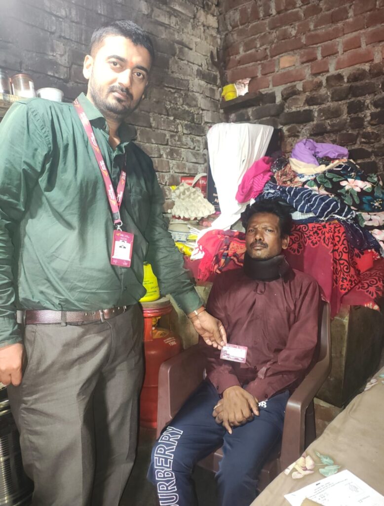 जिला प्रशासन की त्वरित पहल से दिव्यांग सुनील चन्द्र को मिली सरकारी योजनाओं का लाभ,पेंशन, प्रमाण पत्र, बैंक खाता एवं निःशुल्क व्हीलचेयर उपलब्ध