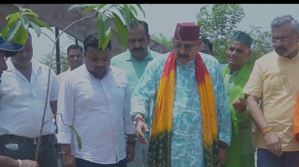 हरेला पर्व पर पर्यावरण संरक्षण का संकल्प, प्रत्येक परिवार लगाए कम से कम एक पौधा : सतपाल महाराज