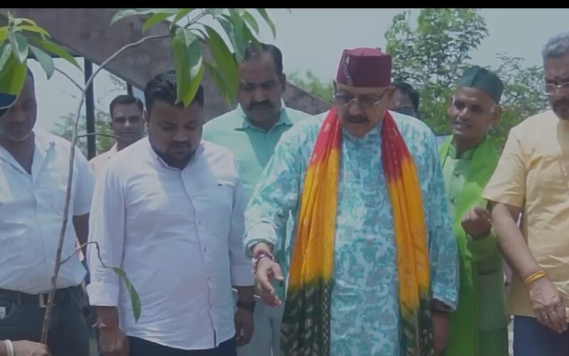 हरेला पर्व पर पर्यावरण संरक्षण का संकल्प, प्रत्येक परिवार लगाए कम से कम एक पौधा : सतपाल महाराज