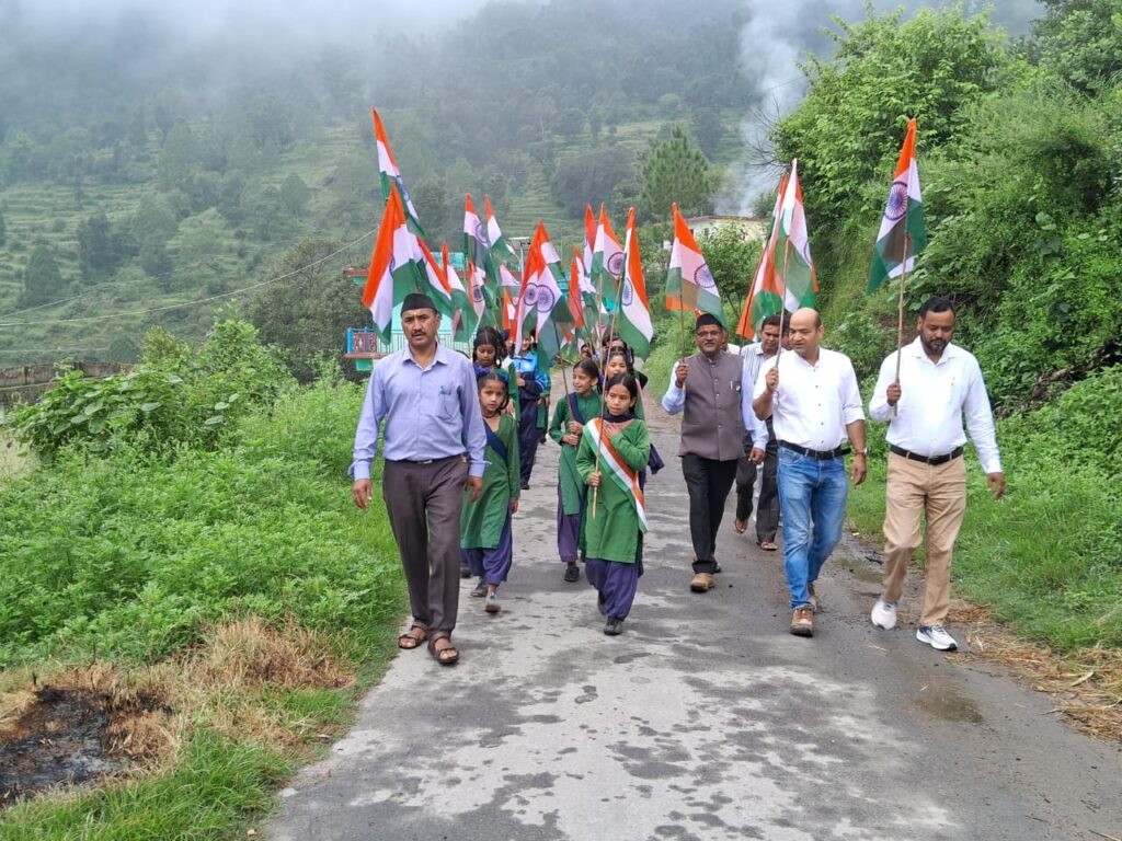 ज0जू0हाईस्कूल जाख में देशभक्ति के रंग में रंगा स्वतंत्रता दिवस समारोह,प्रभात फेरी,ध्वजारोहण एवं सांस्कृतिक कार्यक्रमों ने जगाई राष्ट्रभक्ति की अलख
