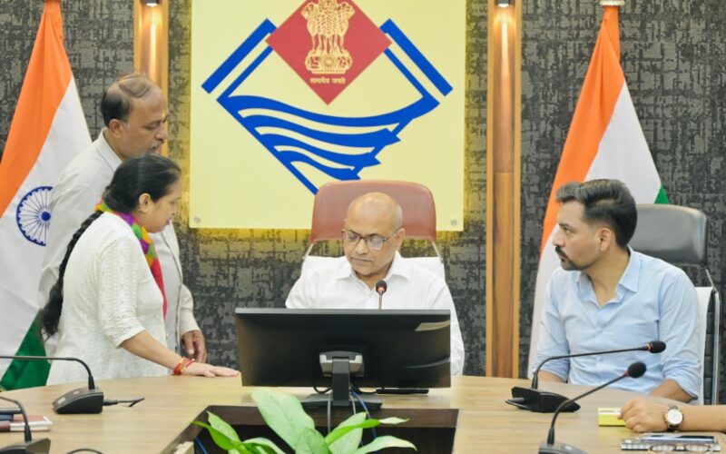 समाधान दिवस में गढ़वाल आयुक्त ने सुनीं 145 से अधिक फरियादियों की समस्याएं ,त्वरित निस्तारण के निर्देश