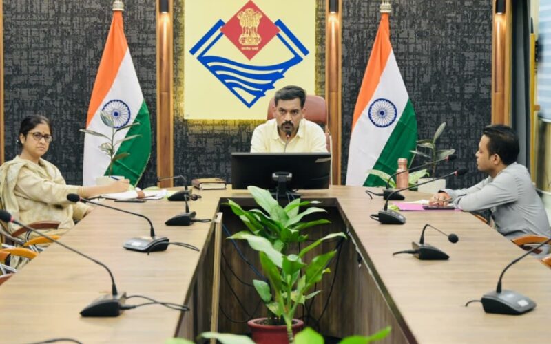 एसआईआर के दावों एवं आपत्तियों के निस्तारण में तेजी लाएं अधिकारी: जिलाधिकारी