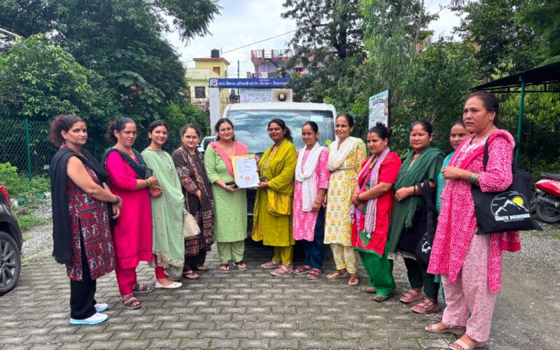 16 ग्राम पंचायतों में मजबूत होगा कचरा प्रबंधन, पर्यावरण सखियों को मिला कचरा संग्रहण वाहन