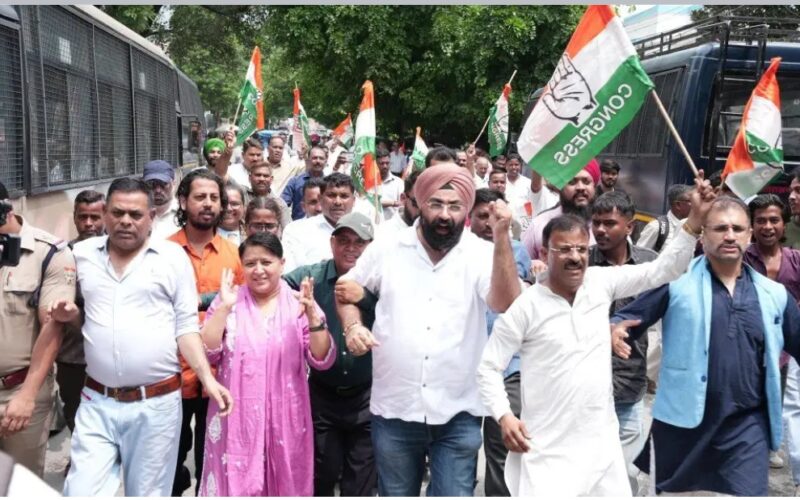 भाजपा की दलित विरोधी मानसिकता के खिलाफ कांग्रेस का जोरदार प्रदर्शन, सम्मान और सामाजिक न्याय की रक्षा का संकल्प