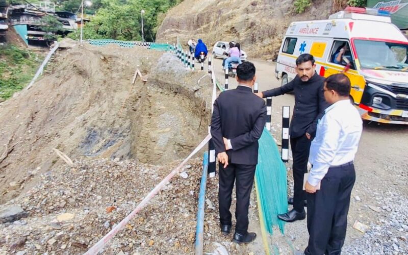 मसूरी रोड के संवेदनशील क्षेत्रों का डीएम ने किया निरीक्षण, 24 घंटे निगरानी के निर्देश