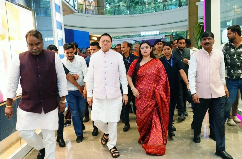 मुख्यमंत्री ने देखी ‘हनुमान अंश’ फिल्म, संत परंपरा और मानव सेवा के संदेश की सराहना
