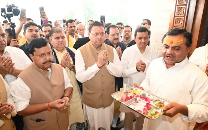 भाजपा राष्ट्रीय अध्यक्ष नितिन नवीन के साथ मुख्यमंत्री धामी पहुंचे महालक्ष्मी मंदिर, प्रदेश की सुख शांति के लिए की कामना