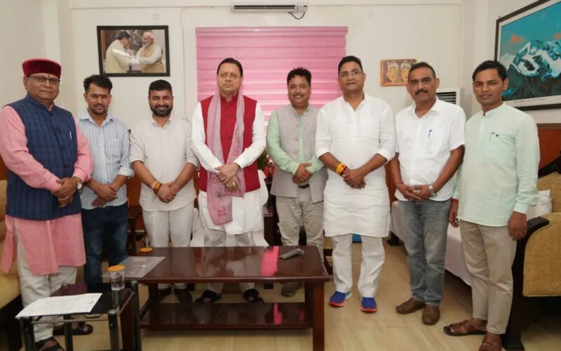 जिला सहकारी बैंकों के नवनिर्वाचित अध्यक्षों ने मुख्यमंत्री धामी से की भेंट, सहकारिता को मजबूत बनाने पर दिया जोर