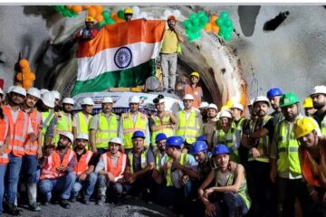 ऋषिकेश-कर्णप्रयाग रेल परियोजना में बड़ी उपलब्धि, एस्केप टनल-1 का अंतिम ब्रेकथ्रू सफल