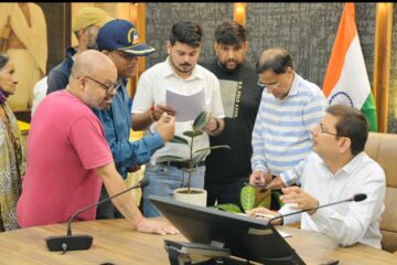समाधान दिवस में 102 शिकायतें दर्ज, अधिकारियों को समयबद्ध एवं गुणवत्तापूर्ण निस्तारण के निर्देश