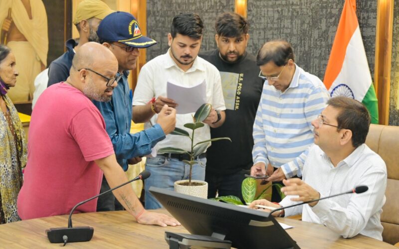 समाधान दिवस में 102 शिकायतें दर्ज, अधिकारियों को समयबद्ध एवं गुणवत्तापूर्ण निस्तारण के निर्देश