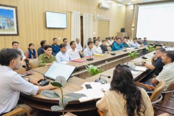 सरकारी परिसंपत्तियों को अतिक्रमण मुक्त कराने में लापरवाही पर होगी कड़ी कार्रवाई: जिलाधिकारी