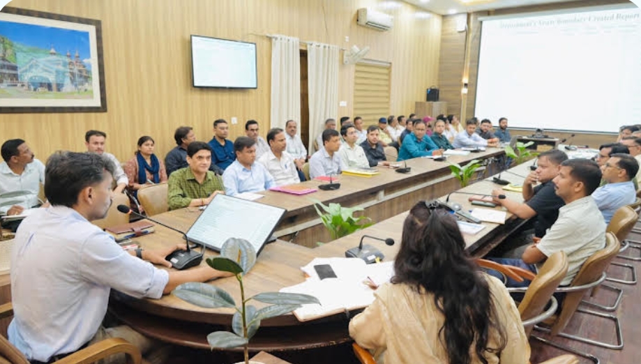 सरकारी परिसंपत्तियों को अतिक्रमण मुक्त कराने में लापरवाही पर होगी कड़ी कार्रवाई: जिलाधिकारी