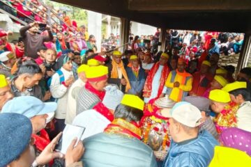 मां नंदा की जात वाण से गैरोली पातल होते हुए वेदनी के लिए रवाना, नम आंखों से श्रद्धालुओं ने दी डोली को विदाईवाण।