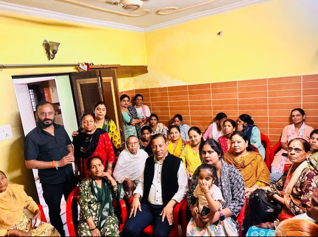 सचिवालय घेराव की तैयारियों को लेकर नवीन जोशी ने इंदिरापुरम में किया जनसंवाद,कल 25 सितंबर को बड़ी संख्या में पहुंचने की अपील