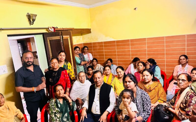 सचिवालय घेराव की तैयारियों को लेकर नवीन जोशी ने इंदिरापुरम में किया जनसंवाद,कल 25 सितंबर को बड़ी संख्या में पहुंचने की अपील