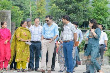 मतदाता सूची पुनरीक्षण में दावों-आपत्तियों की सुपर चेकिंग, डीएम ने लिया आवेदनों की जांच का जायजा
