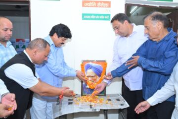 डॉ.मनमोहन सिंह की जयंती पर कांग्रेस ने अर्पित की श्रद्धांजलि, प्रदेश अध्यक्ष गणेश गोदियाल ने गिनाए देश के विकास में योगदान