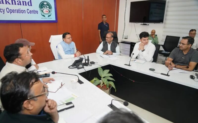 ट्रेकर्स एवं माउंटेनियर्स के रेस्क्यू अभियान की मुख्यमंत्री ने की समीक्षा, सुरक्षित वापसी सर्वोच्च प्राथमिकता